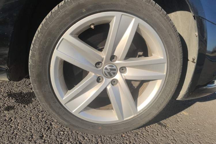 Used Volkswagen FAW-Volkswagen CC 2015 1.8TSI Prestige Model Right Front Wheel Hub