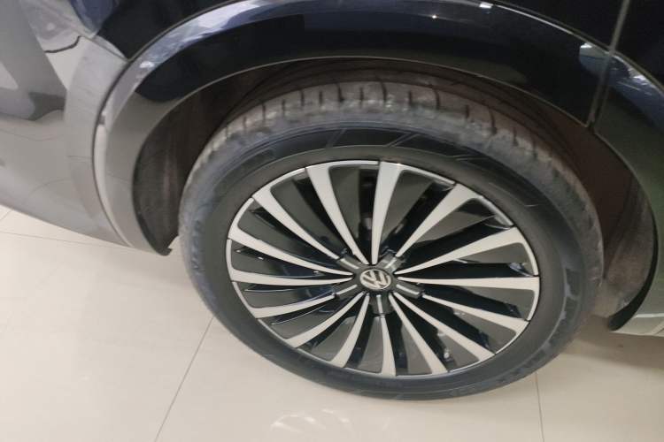 Used Volkswagen Viloran 2024 380TSI Premium Edition