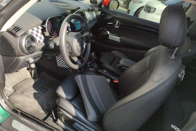 Used MINI 2022 Updated 2.0T COOPER S Artist Left Front Seat