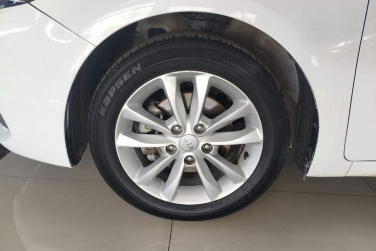 Used Kia K3 2016 1.6L Automatic GLS Left Front Wheel Hub