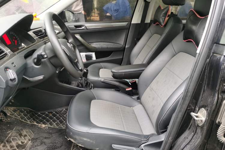 Used Volkswagen Santana 2016 1.6L Manual Comfort Edition
