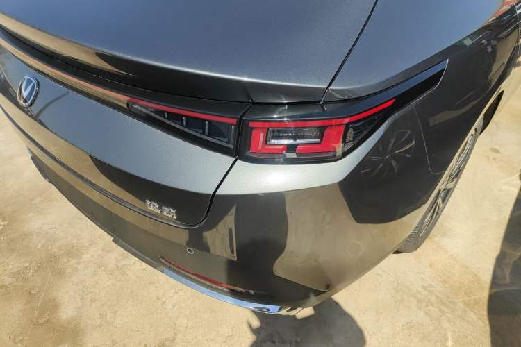 Used CHANGAN Eado 2025 Blue Whale 1.5T 500Bar Prestige Model
