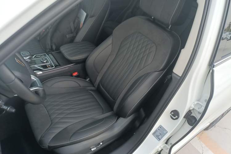 Used Hongqi HS5 2022 Facelifted Version 2.0T Smart Connect Flagship All-Wheel-Drive Edition
