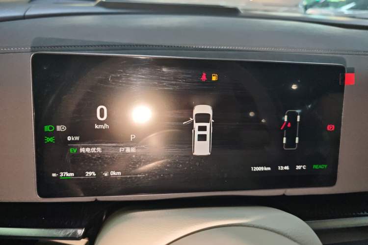 Used VOYAH Dream 2025 PHEV Four-Wheel Drive Prestige Kunpeng Edition