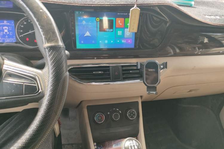 Used CHANGAN KUAYUE Xing V5 2022 1.5L Luxury 5-7 Seater Passenger Vehicle JL473QH Audio And AC Panel