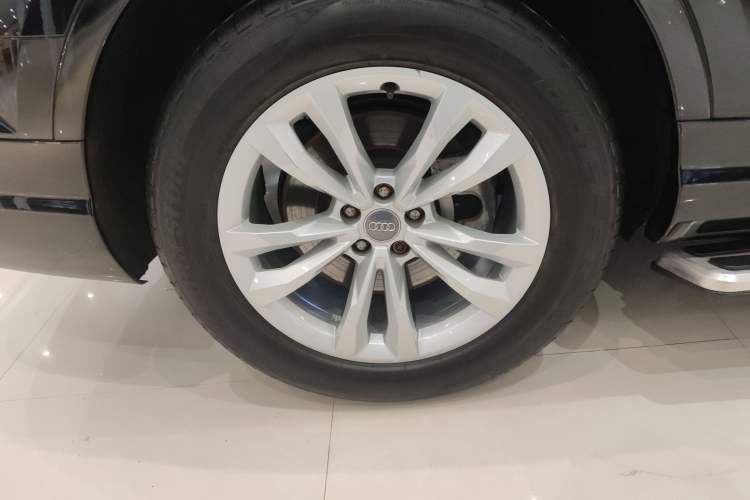 Used Audi Q7 2018 40 TFSI Comfort Model
