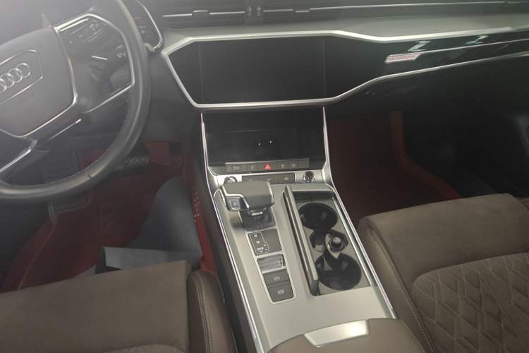 Used Audi A7L 2024 45TFSI quattro S-line Visionary Edition Flow Crystal Package
