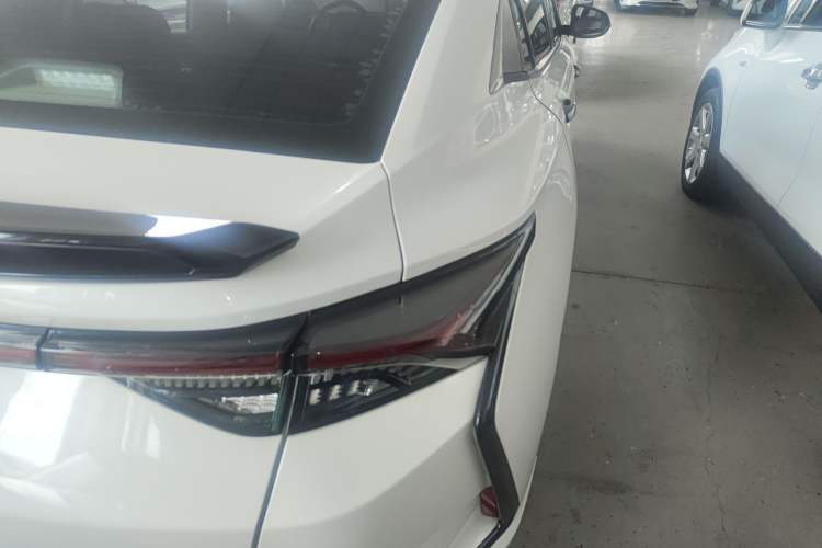 Used Dongfeng Aeolus Yixuan 2021 230T Automatic Zuiying Knight Edition Right Rear Taillight