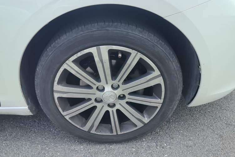 Used Peugeot 408 2015 1.2T Automatic Luxury Edition Right Front Wheel Hub