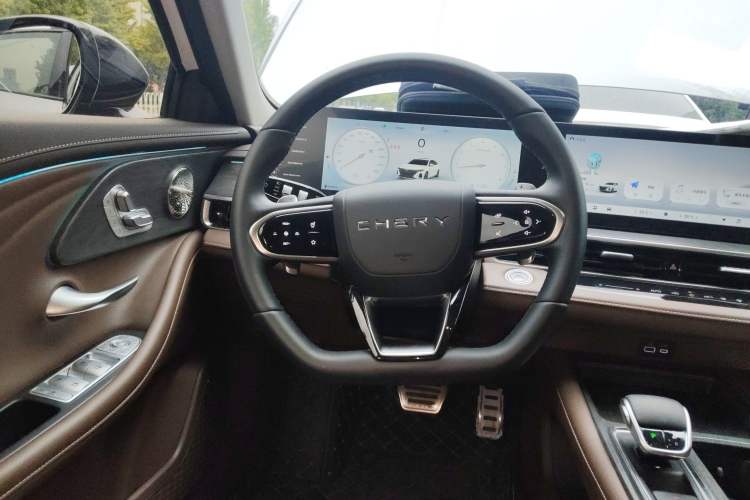 Used Chery Arrizo 8 2023 High-Performance Edition 2.0T DCT Powerfully Equipped Steering Wheel