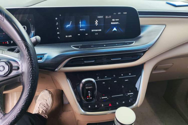 Used Buick GL8 2020 ES Land Cruiser 653T Luxury Edition Audio And AC Panel