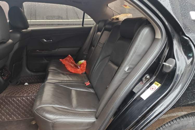 Used Toyota Crown 2011 2.5L Royal Special Edition with Leather and Sunroof