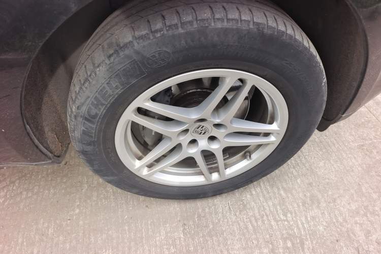 Used Porsche Macan 2020 Macan 2.0T Right Front Wheel Hub