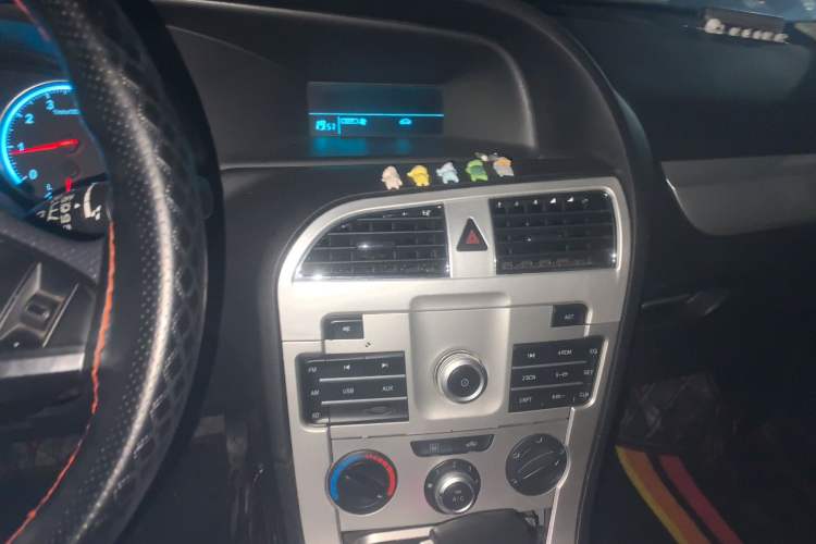 Used Brilliance H530 2017 1.6L Automatic Comfort Model Audio And AC Panel