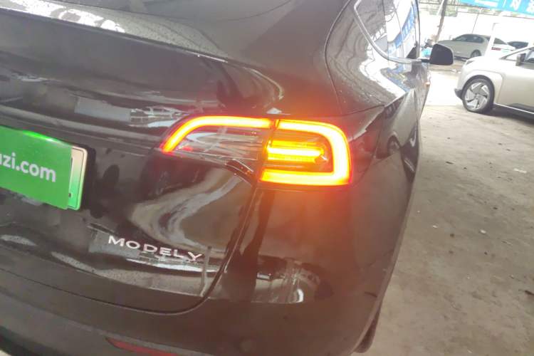 Used Tesla Model Y 2023 Rear-Wheel-Drive Version Right Rear Taillight