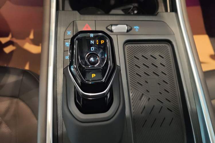 Used Ford Edge 2025 Ford Explorer L 2.0T EcoBoost E-Hybrid Four-Wheel-Drive 7-Seater Supreme Model