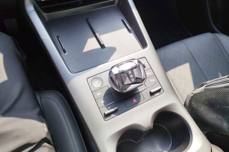 Used BYD Qin PLUS 2025 DM-i Smart Drive 55KM Leading Model Gear Lever