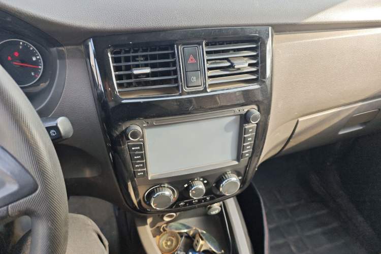 Used Wuling Rongguang V 2015 1.2L Standard Version
