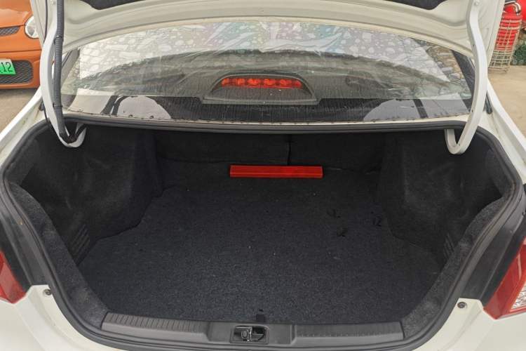 Used Geely Auto Diamond 2016 1.5L Manual Elite Edition Trunk