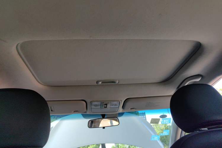 Used Kia K2 2012 Sedan 1.4L MT TOP Commemorative Edition