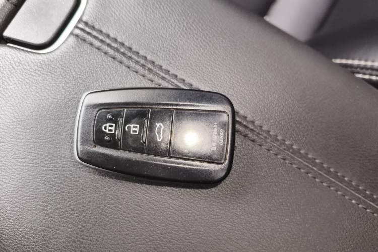 Used Toyota Avalon 2019 2.0L Ambition Edition China VI