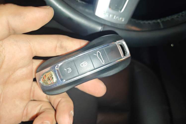 Used Porsche Cayenne 2011 Cayenne 3.0T Vehicle Key