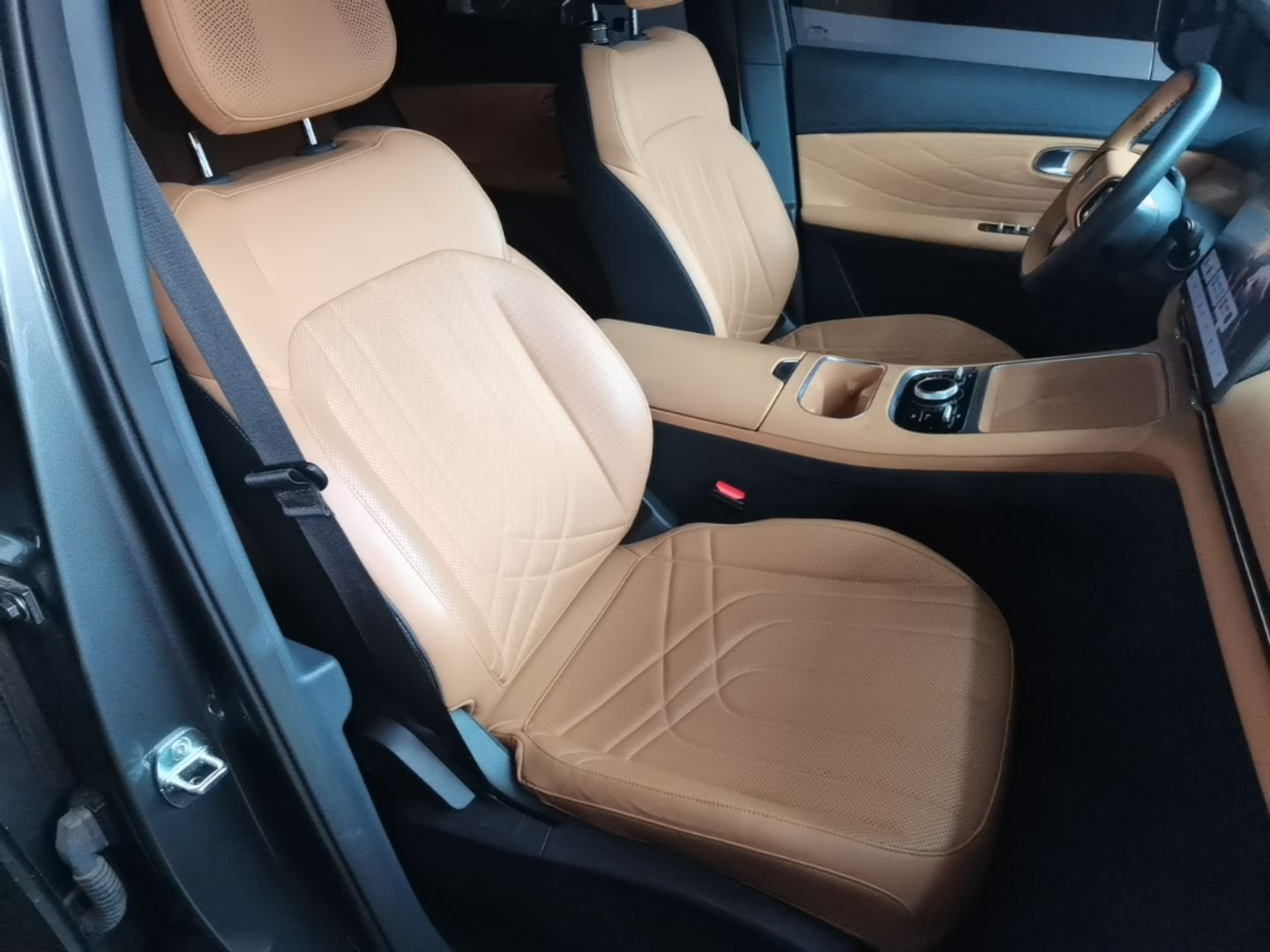 Geely Galaxy Xingjian 7 EM-i 2025 120km Launch+ Version — снимка 19