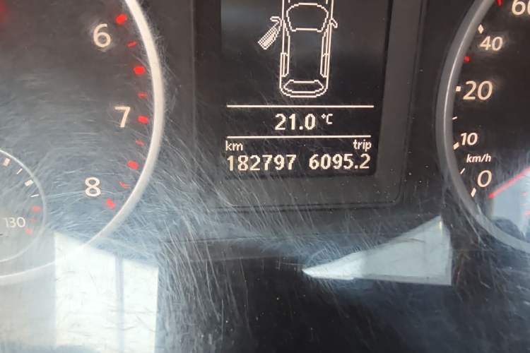 Used Volkswagen Tiguan 2015 1.8TSI Automatic Two-Wheel Drive Comfort Edition Odometer Close Up