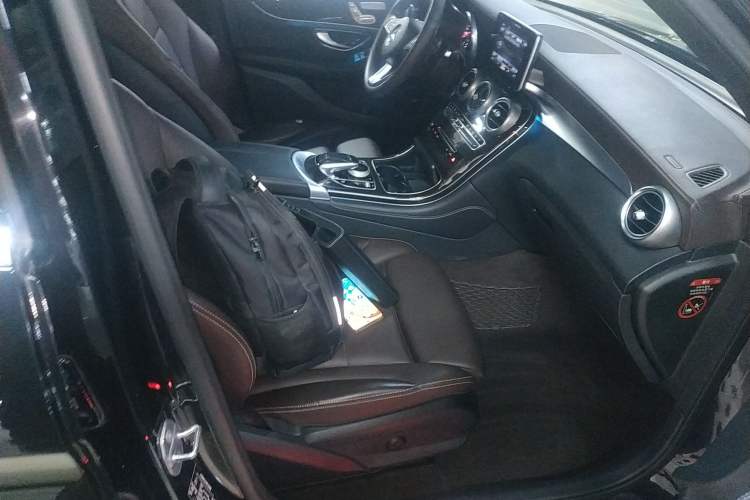 Used Mercedes-Benz GLC 2018 GLC 260 4MATIC Luxury Model
