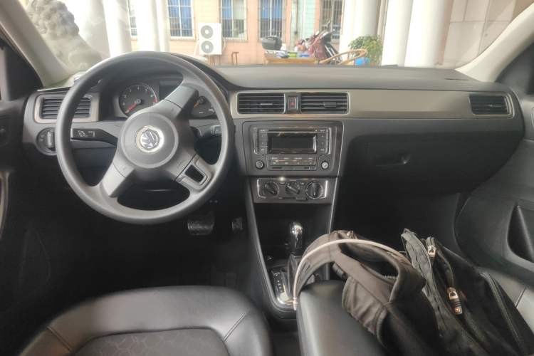 Used Volkswagen Santana 2015 1.6L Automatic Comfort Edition Center Console