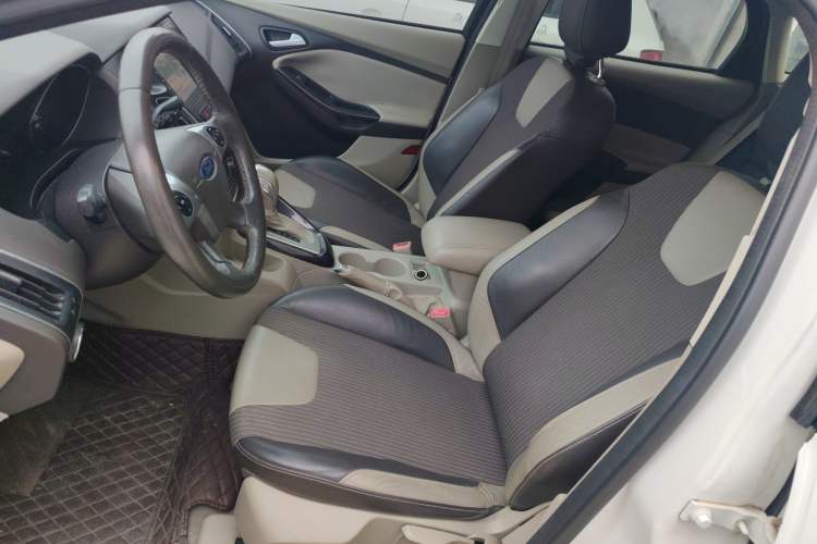 Used Ford Focus 2012 Hatchback 1.6L Automatic Fashion Edition
