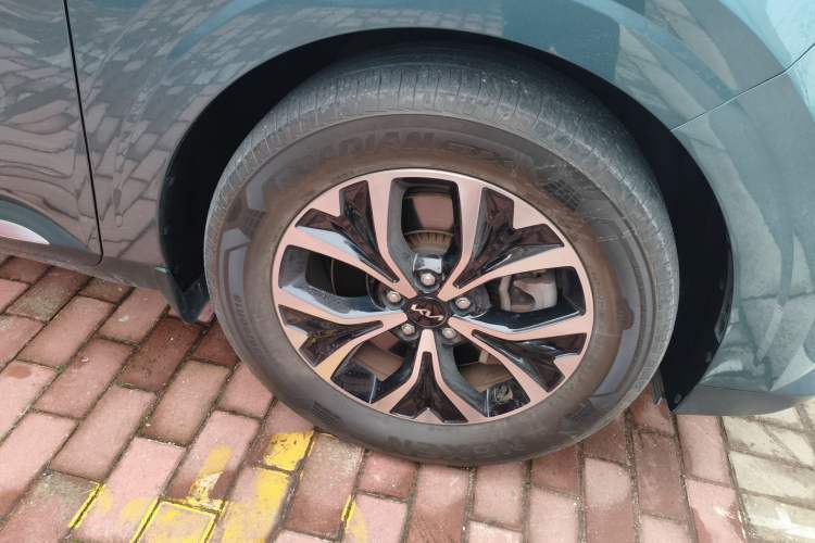 Used Kia Carnival 2021 2.0T Flagship Edition Right Front Wheel Hub