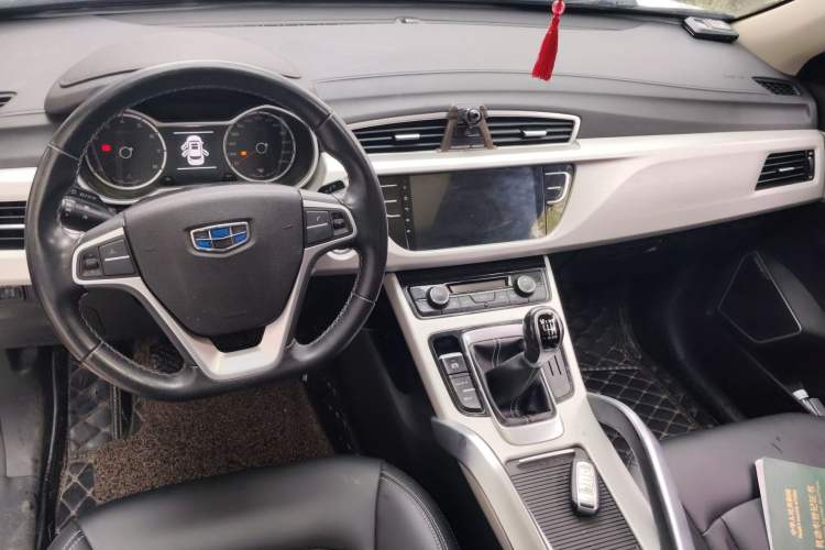 Used Geely Auto Emgrand X7 Sport 2018 2.0L Manual Two-Wheel Drive Zhiya Version Center Console