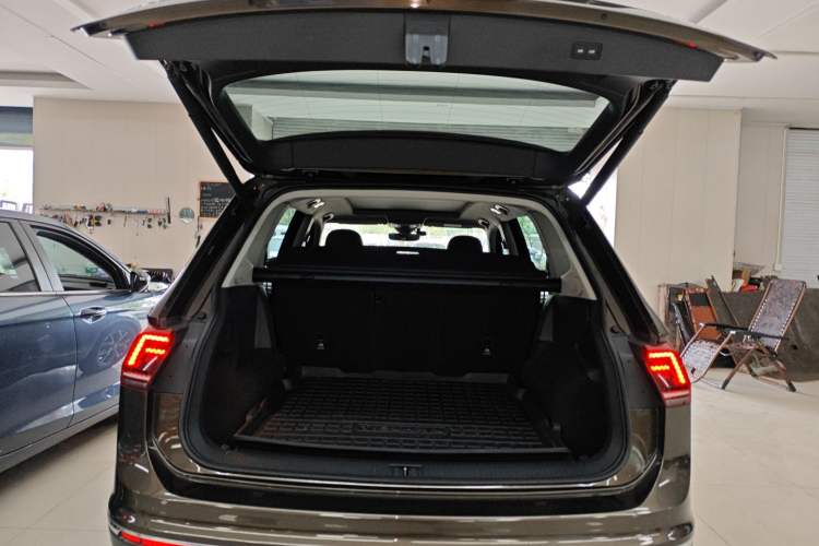 Used Volkswagen Tiguan L 2017 380TSI Automatic All-Wheel Drive Supreme Flagship Edition Trunk