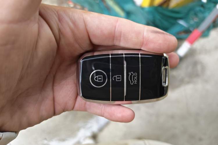 Used Kia K5 2017 2.0L Automatic 15th Anniversary Special Edition LUX Vehicle Key