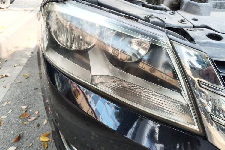 Used Volkswagen Lavida 2013 Restyled Classic 1.6L Automatic Comfort Edition Right Front Headlight