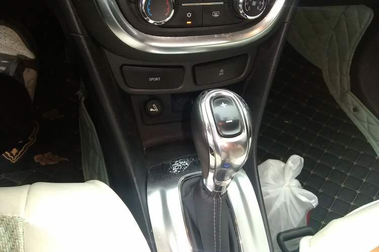 Used Buick Encore 2015 1.4T Automatic Two-Wheel Drive Urban Elite Version Gear Lever