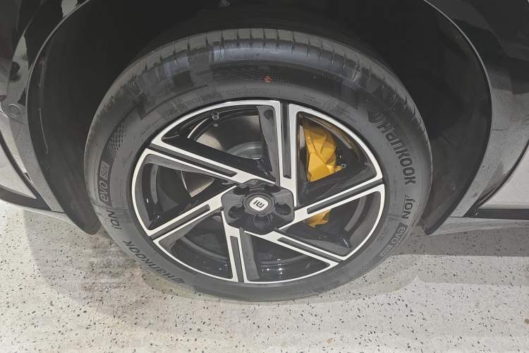 Used Xiaomi Auto YU7 2025 Ultra-Long Range All-Wheel Drive Pro Version
