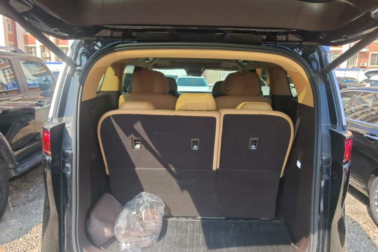 Used Denza D9 2025 DM-i Intelligent Drive 1020 Four-Wheel Drive Flagship Model
