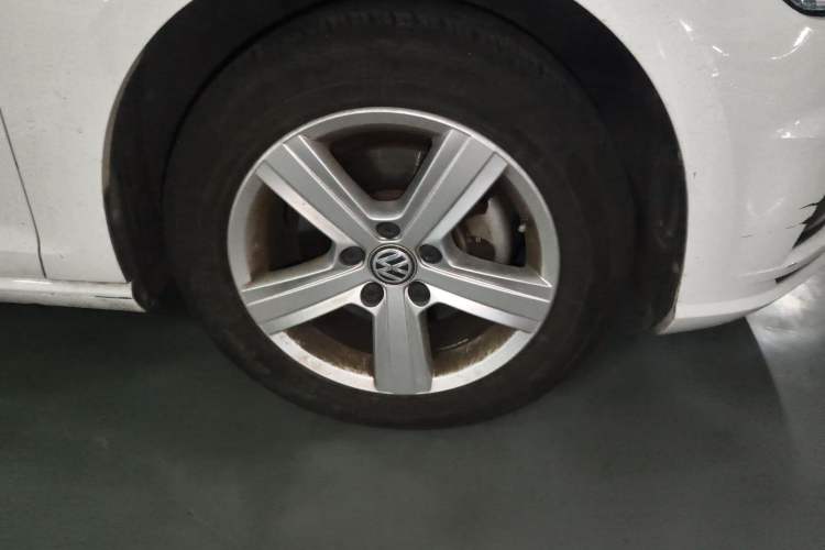 Used Volkswagen Golf 2019 1.6L Manual Fashion Edition China V Standard Right Front Wheel Hub