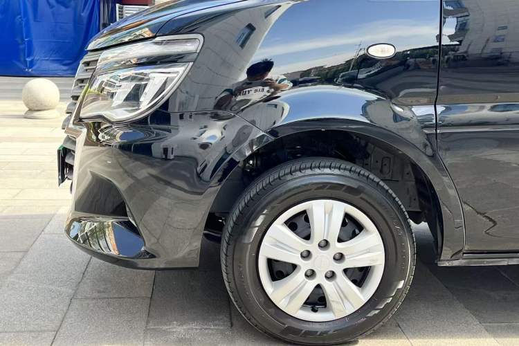 Used FORTHING Lingzhi 2023 M5L 1.6L Base Model 7 Seats Left Front Wheel Hub