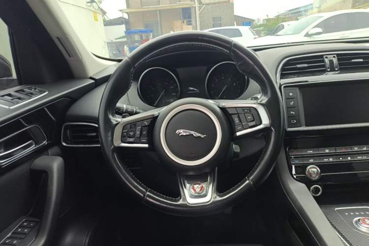 Used Jaguar F-PACE 2018 2.0T Four-Wheel Drive Urban Luxury Edition