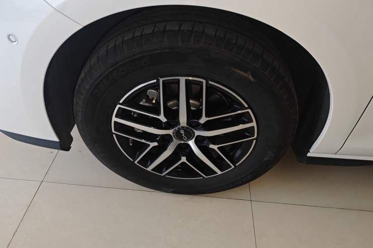 Used BYD Seal 05 DM-i 2025 DM-i Intelligent Drive 120KM Flagship Model Left Front Wheel Hub