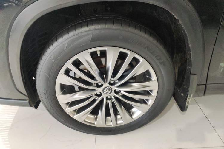 Used Toyota Highlander 2022 Dual-Engine 2.5L Four-Wheel Drive Prestige Version 7 Seats Left Front Wheel Hub