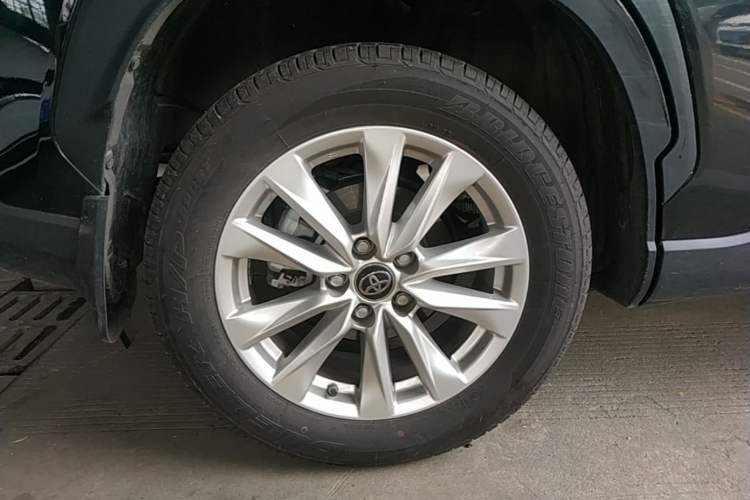 Used Toyota Corolla Cross 2023 2.0L Elite Edition Right Rear Wheel Hub