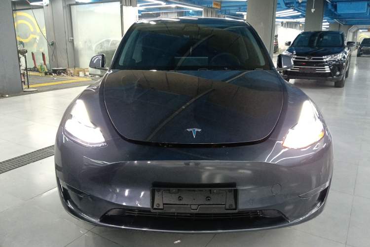 Used Tesla Model Y 2023 Long-Range All-Wheel-Drive Version