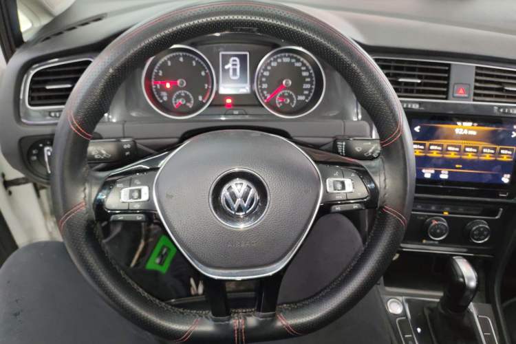 Used Volkswagen Golf 2020 Zhiai Edition 200TSI DSG Comfortable & Ambitious Version