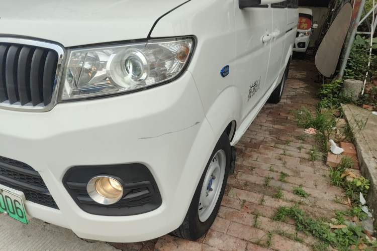 Used SRM Haoyun 2025 Standard Model Ningde 41.86kWh 305KM 6 Seats Left Front Headlight