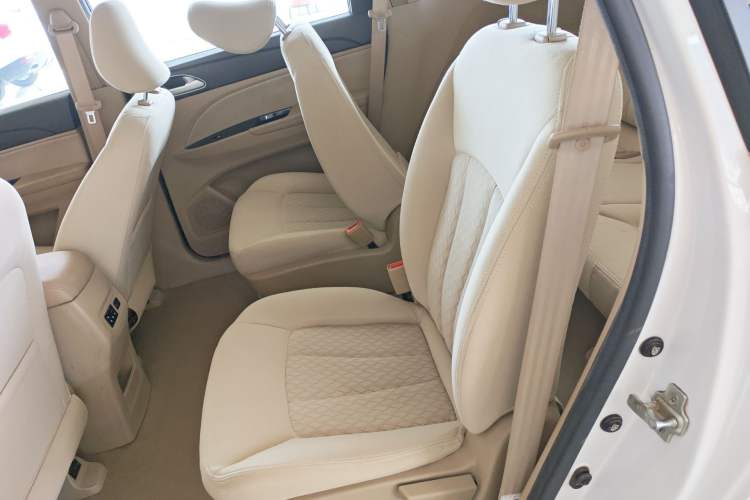 Used Baojun 730 2019 1.5L Manual Value Edition 7 Seats China VI Emission Standard
