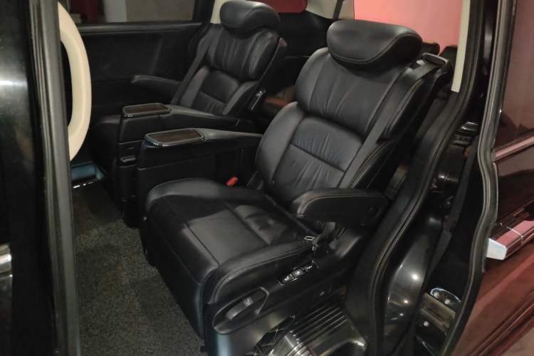 Used Honda Elysion 2016 2.4L Luxury Edition
